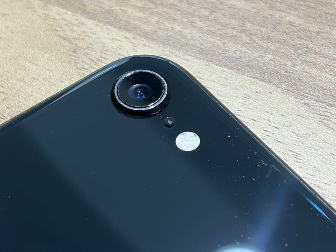 【美品】Apple iPhone SE (第2世代) ブラック　256GB