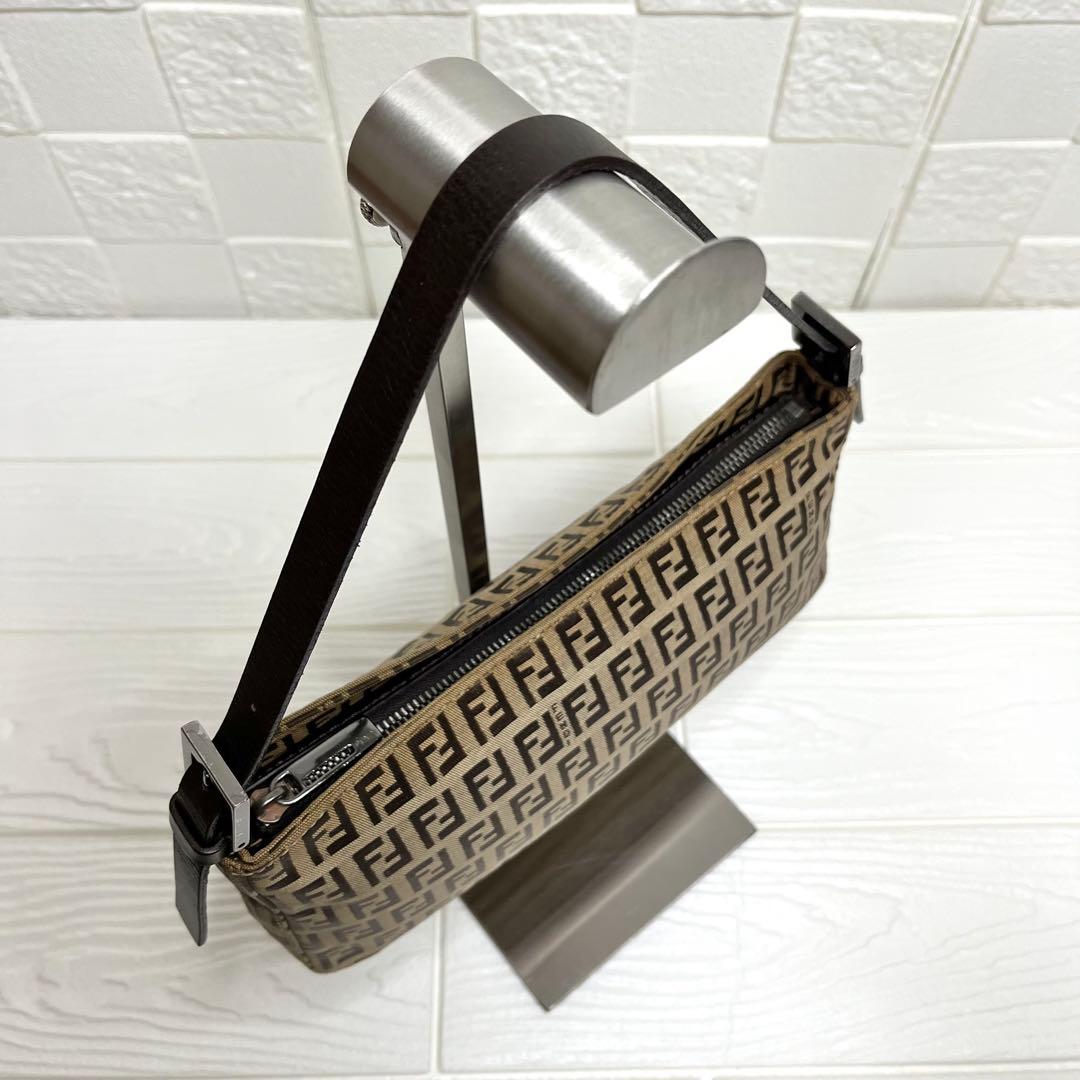 ✨上美品✨☘️FENDI☘️✨アクセサリーポーチ✨ズッキーノ✨キャンバスレザー✨