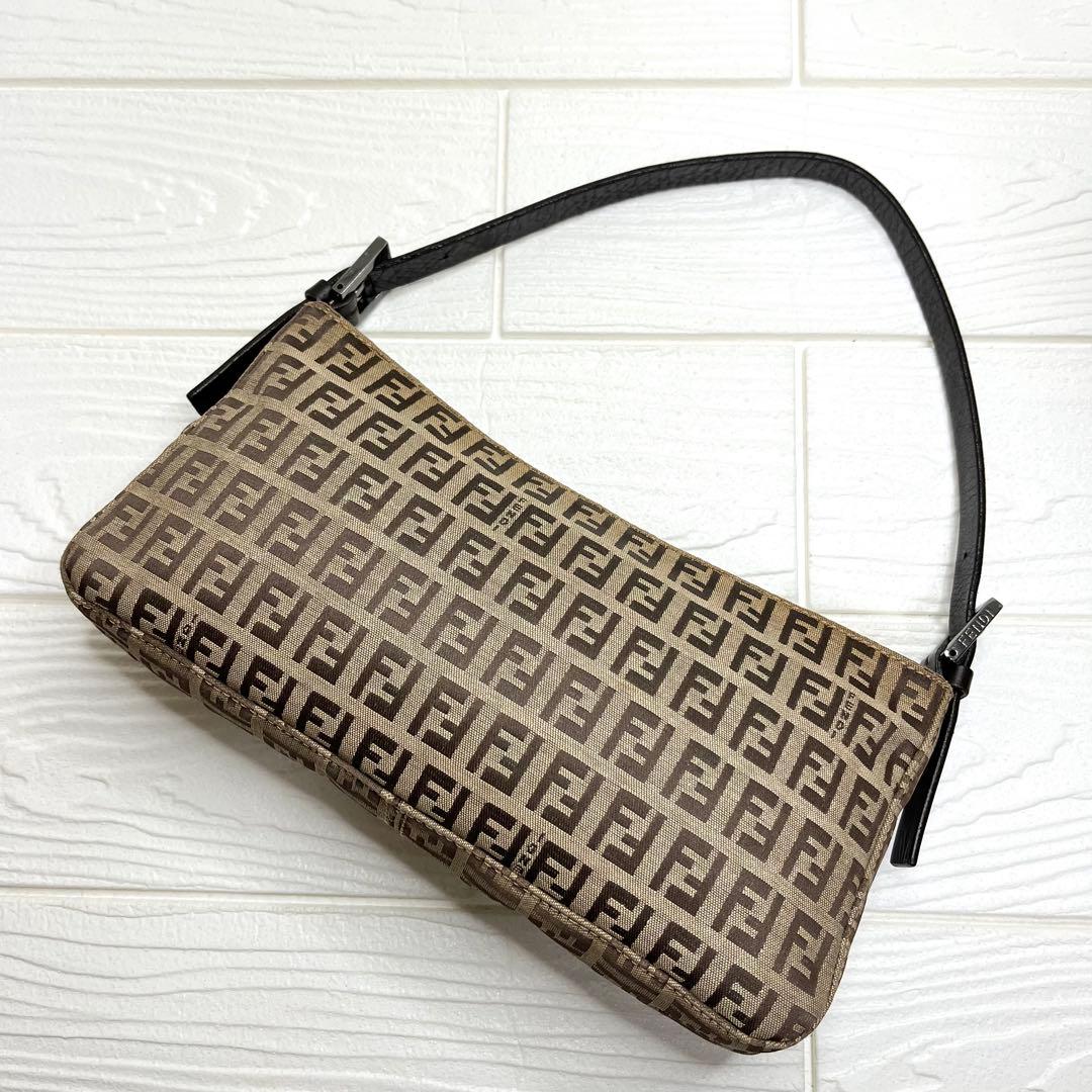 ✨上美品✨☘️FENDI☘️✨アクセサリーポーチ✨ズッキーノ✨キャンバスレザー✨