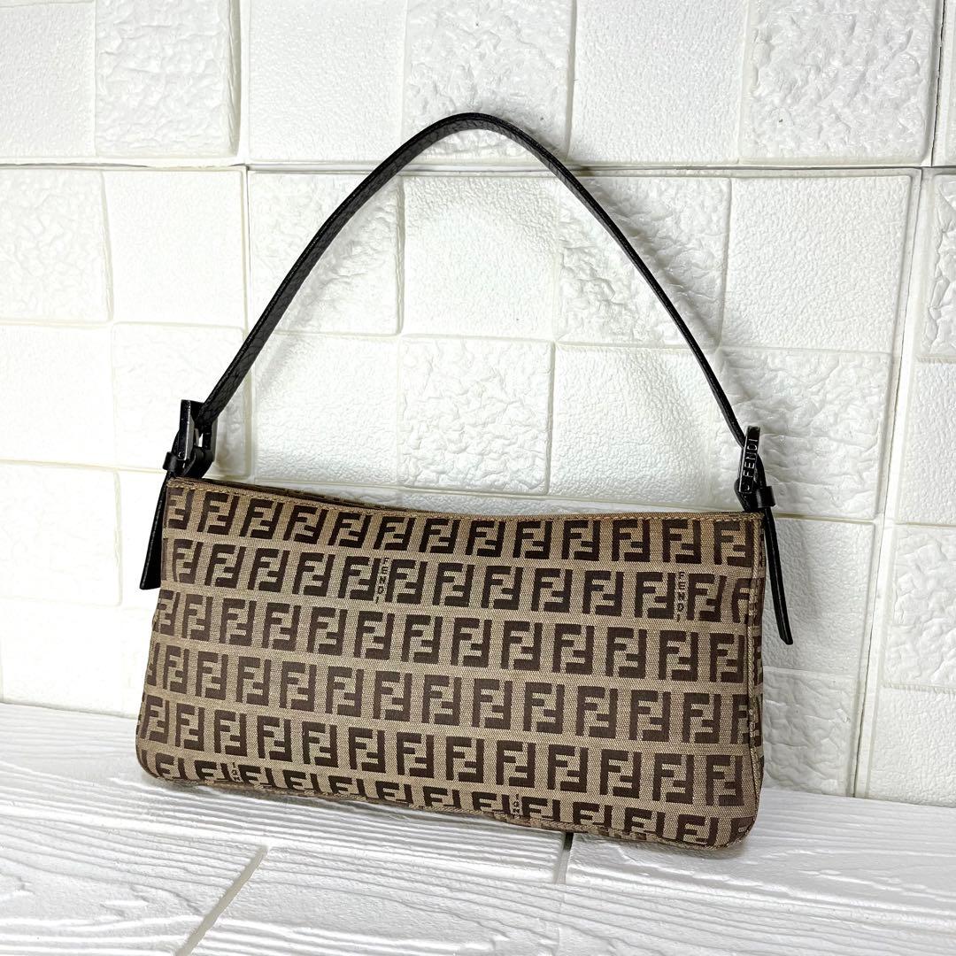 ✨上美品✨☘️FENDI☘️✨アクセサリーポーチ✨ズッキーノ✨キャンバスレザー✨