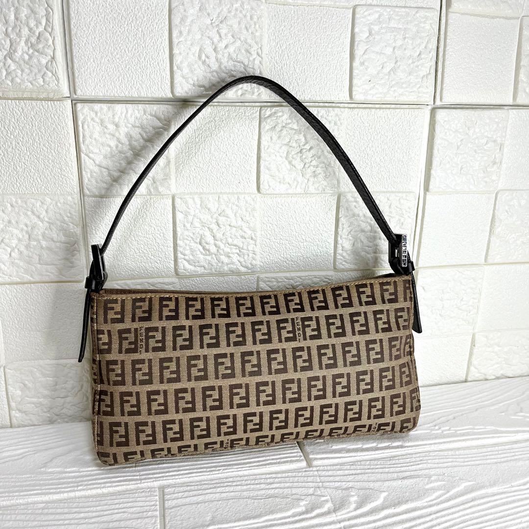 ✨上美品✨☘️FENDI☘️✨アクセサリーポーチ✨ズッキーノ✨キャンバスレザー✨