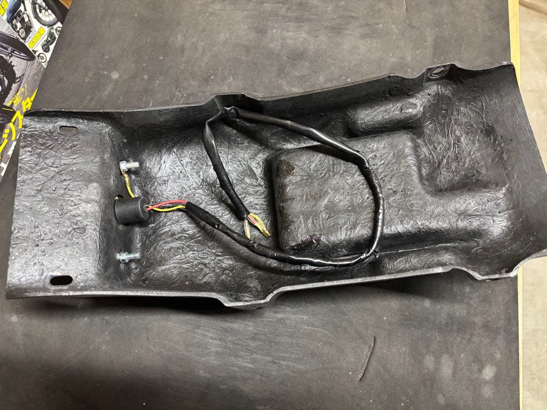 sr400 フェンダーレスキット　ライト付き