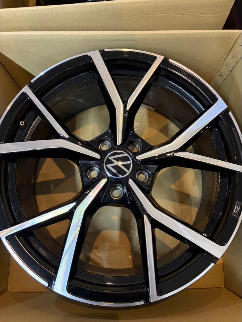 VW GOLF 8 GTI 純正ホイール 19インチ 8J ブラックポリッシュ