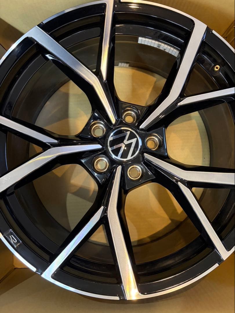 VW GOLF 8 GTI 純正ホイール 19インチ 8J ブラックポリッシュ
