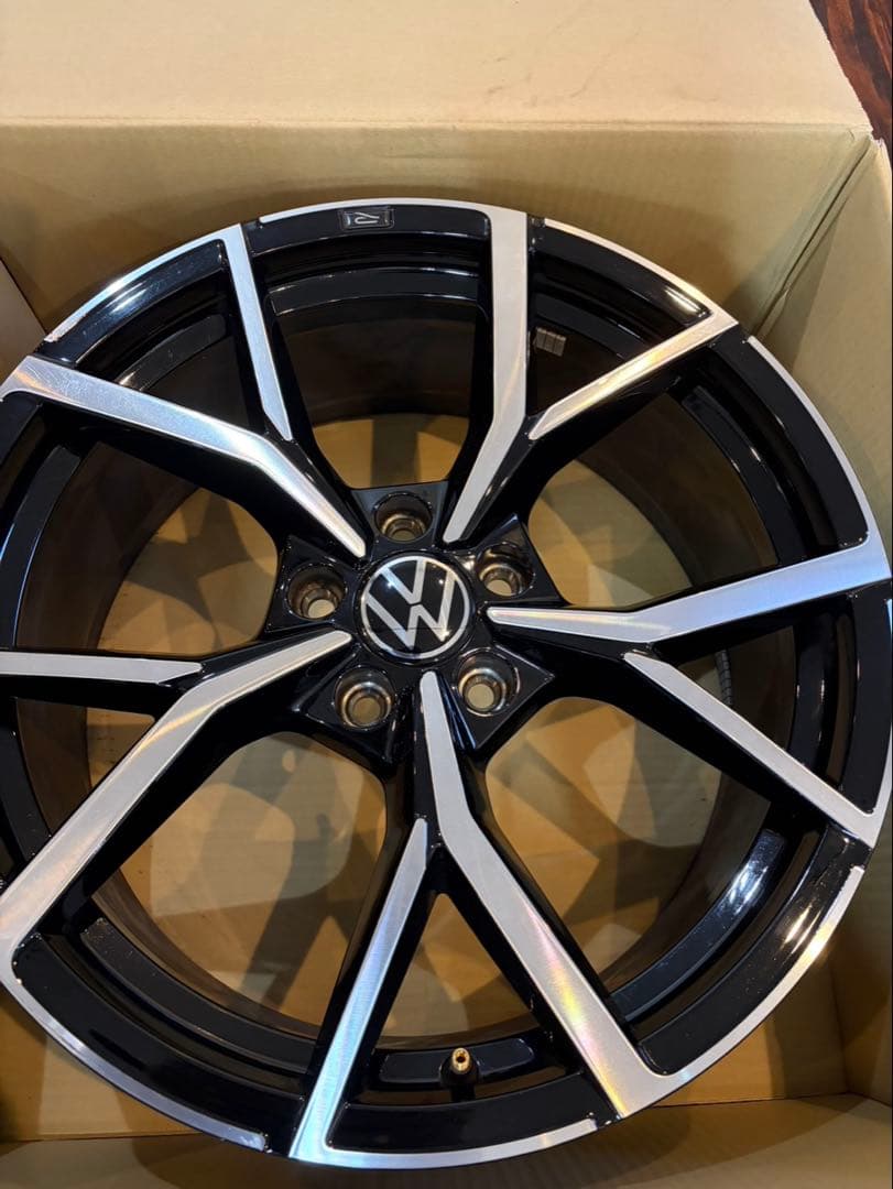 VW GOLF 8 GTI 純正ホイール 19インチ 8J ブラックポリッシュ