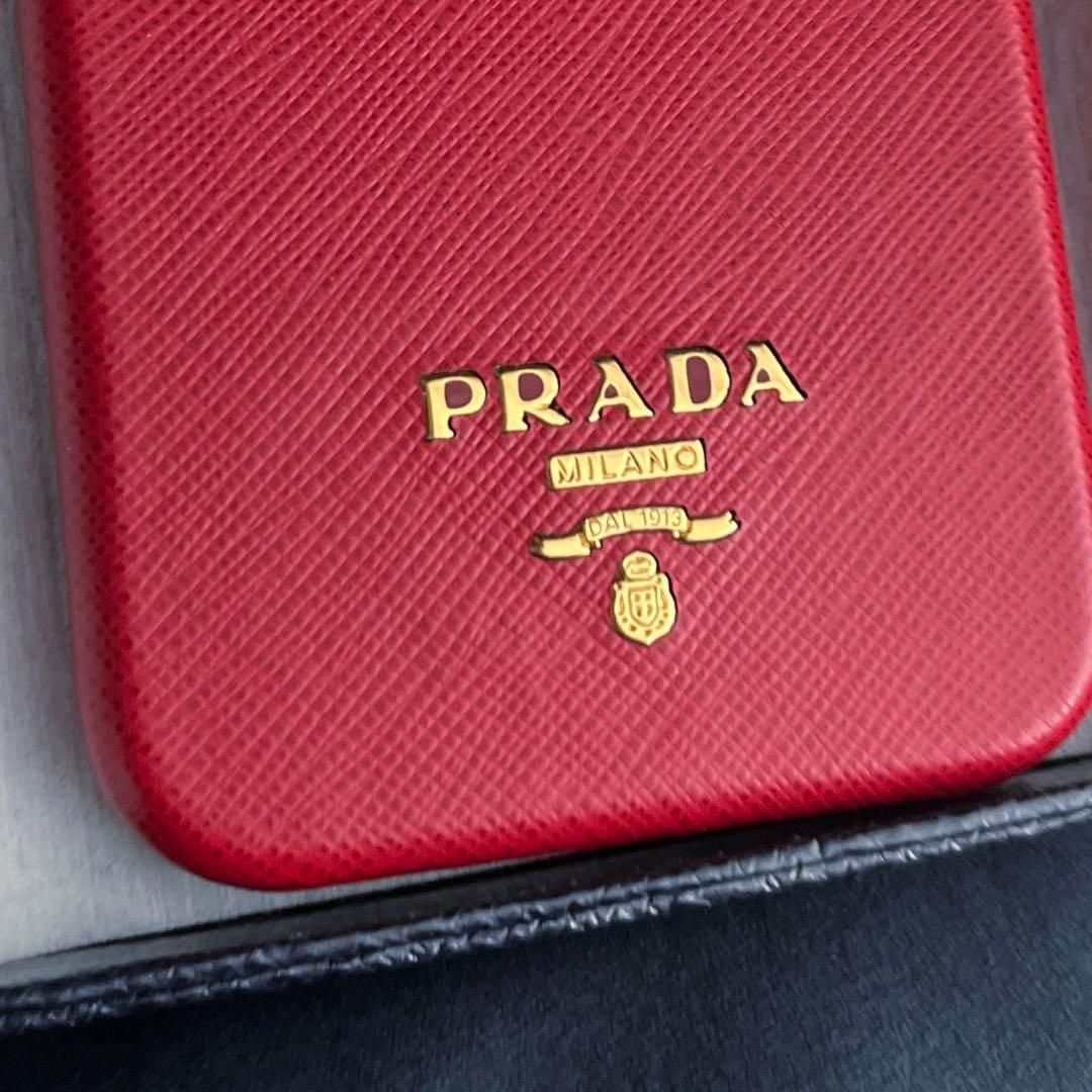 新品未使用　プラダ　iPhoneケース　スマホケース　レザー