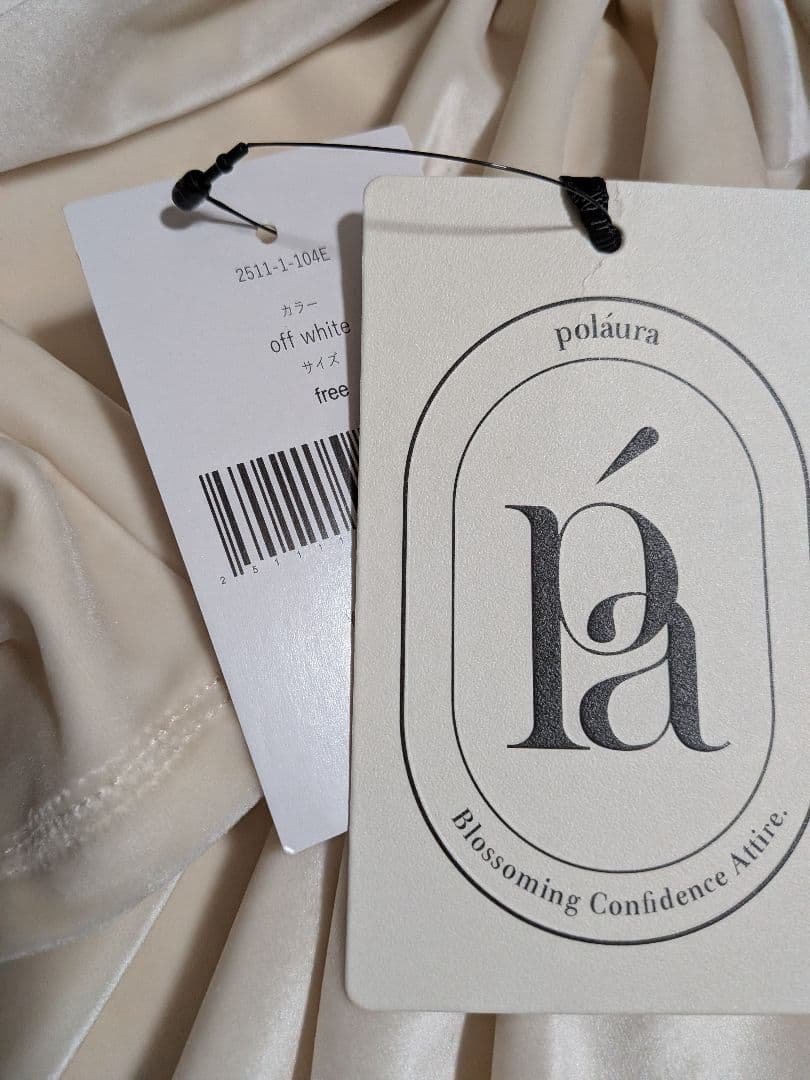 新品 ポローラ poláura グロッシーベロアドレープトップス