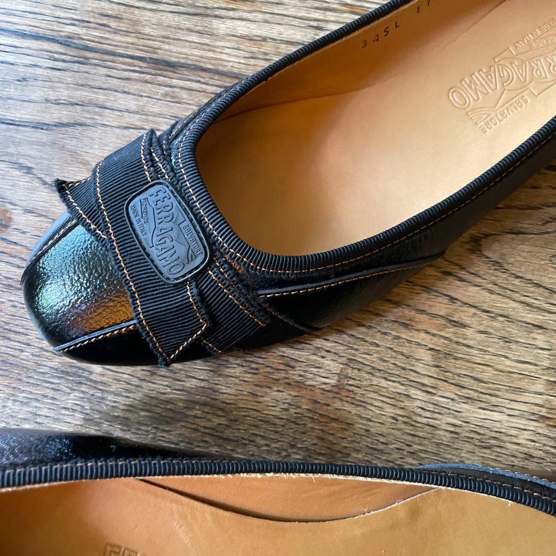 フェラガモ フラット　バレーシューズ　25.5