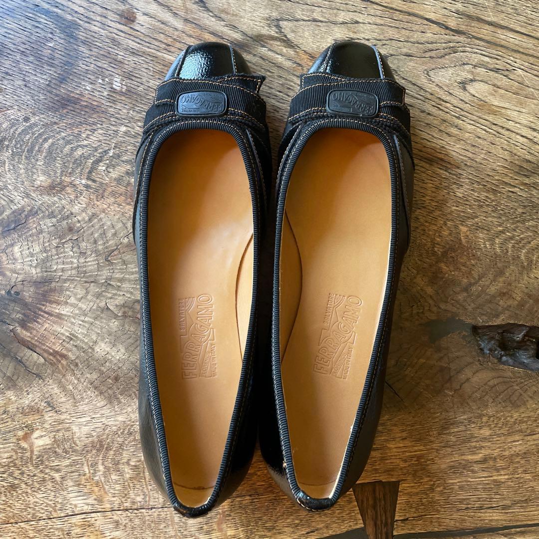 フェラガモ フラット　バレーシューズ　25.5