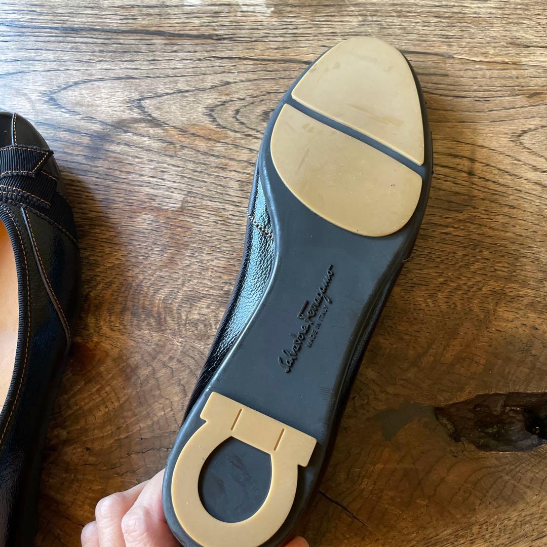 フェラガモ フラット　バレーシューズ　25.5