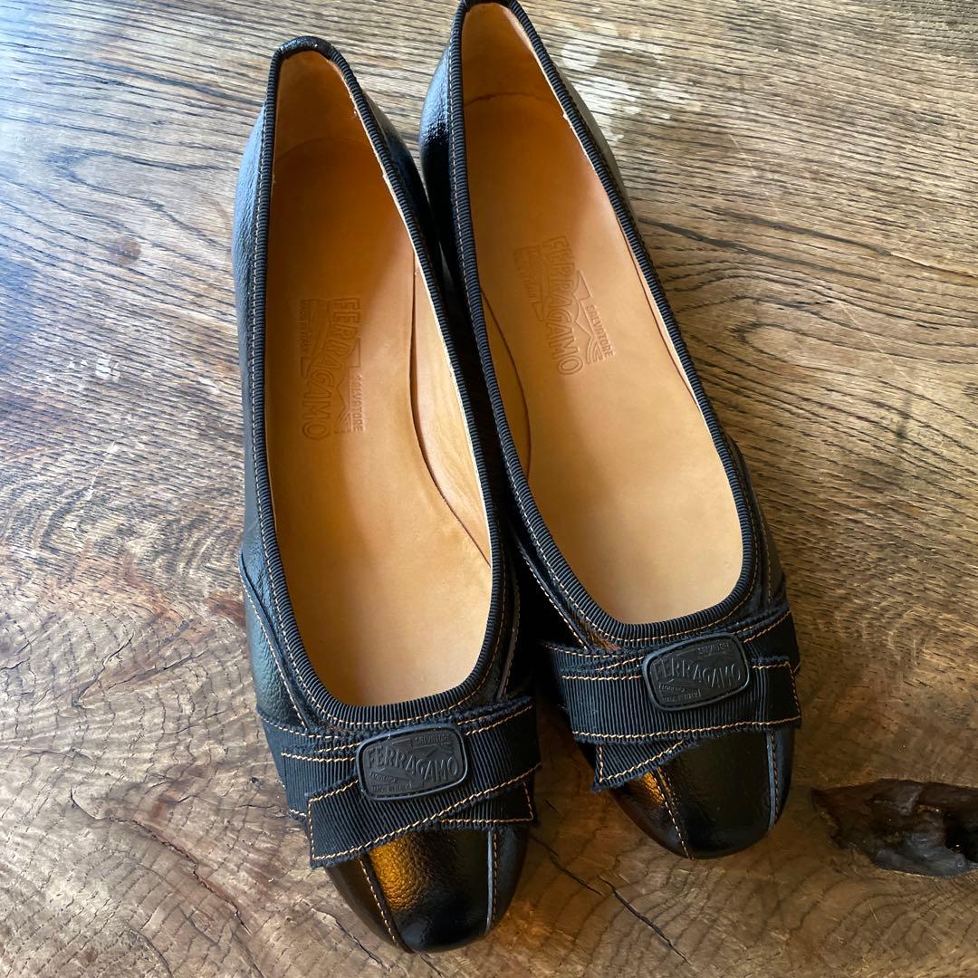 フェラガモ フラット　バレーシューズ　25.5