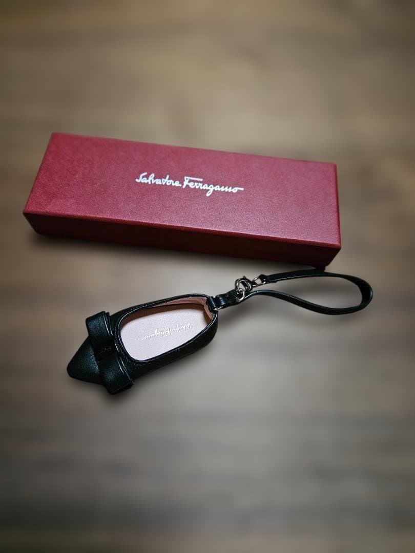 Salvatore Ferragamo ブラック リボンキーケース