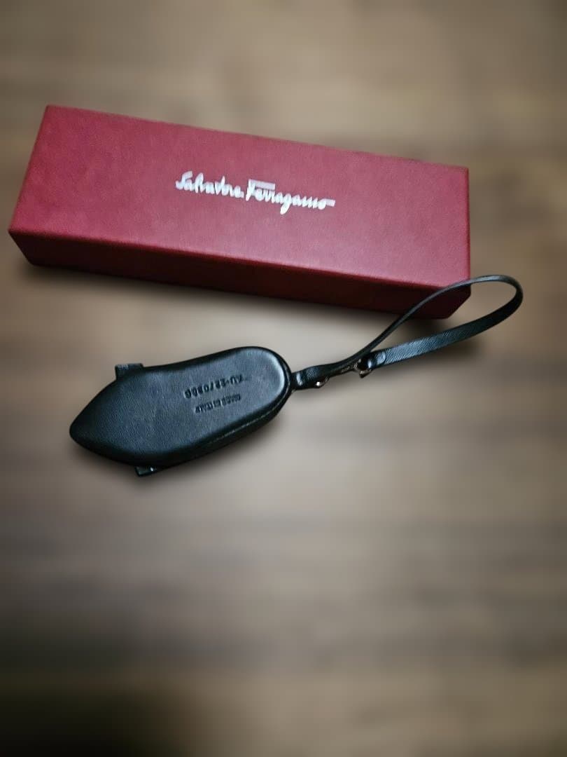 Salvatore Ferragamo ブラック リボンキーケース