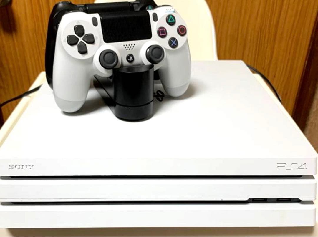 PLAYSTATION 4 pro white 1 TB コントローラー2台付き