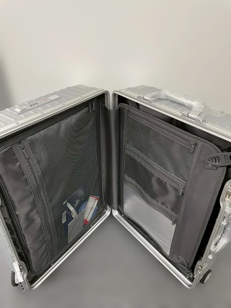 リベティ多機能キャリーケース【マットシルバーSサイズ】A31