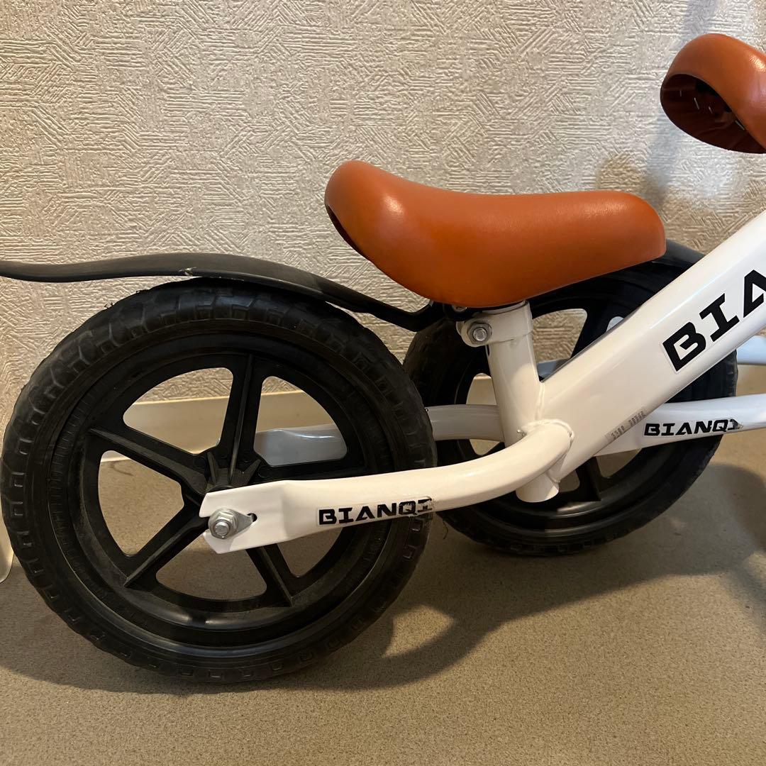 キッズバイク　バランスバイク　ぺダルなし