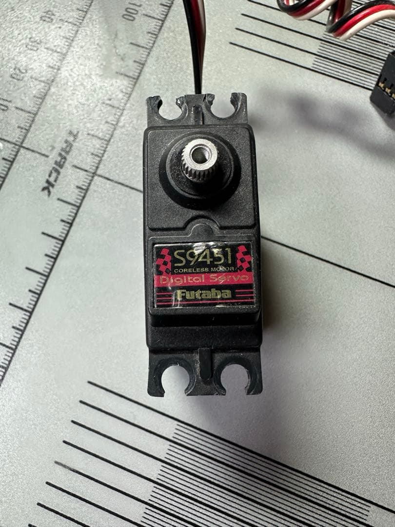 フタバ　デジタルサーボ　S9550×2（ロープロ）　S9451×1（標準サイズ）