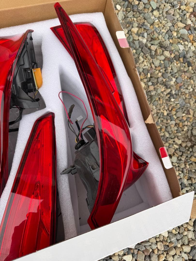 プリウス 50 テールランプ LED ヴァレンティ レッド ZVW50(美品)