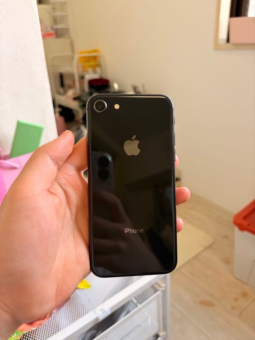 Apple iPhone 8 256GB ブラック バッテリー 77%