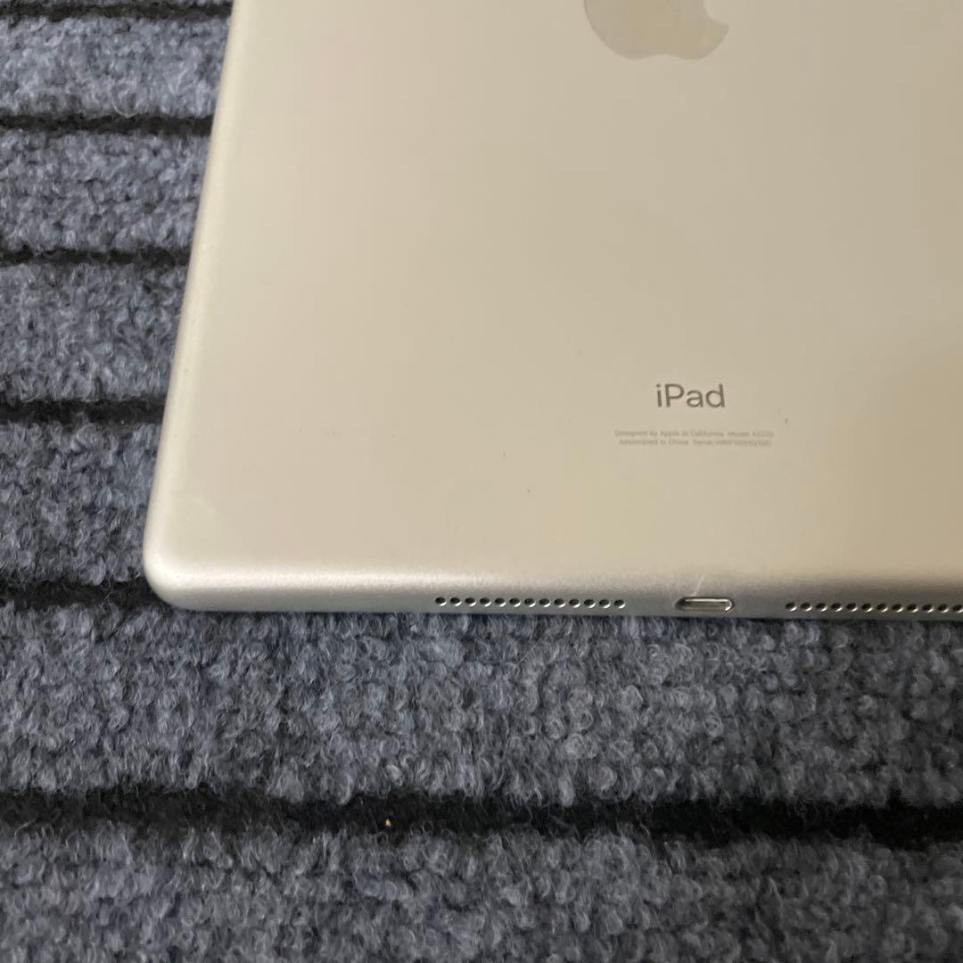 12 iPad 8世代 32GB Wi-Fi シルバー