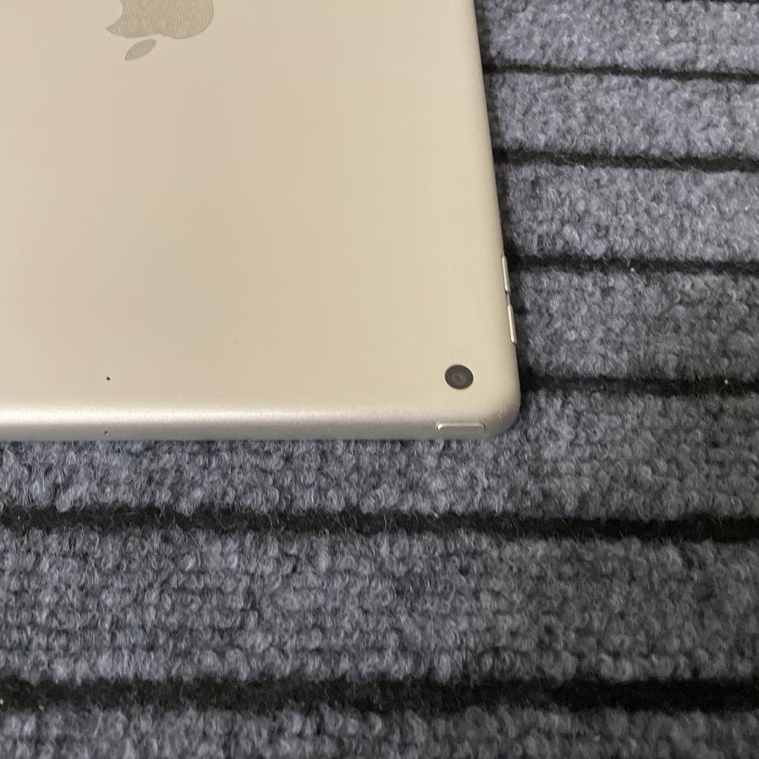 12 iPad 8世代 32GB Wi-Fi シルバー