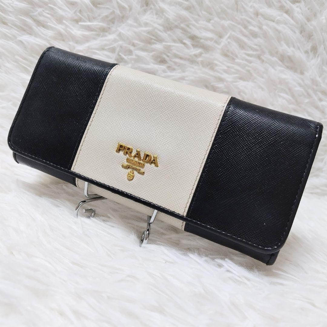 レア美品✨プラダ◇バイカラーブロッキングフラップ長財布　ゴールド金具白黒レザー