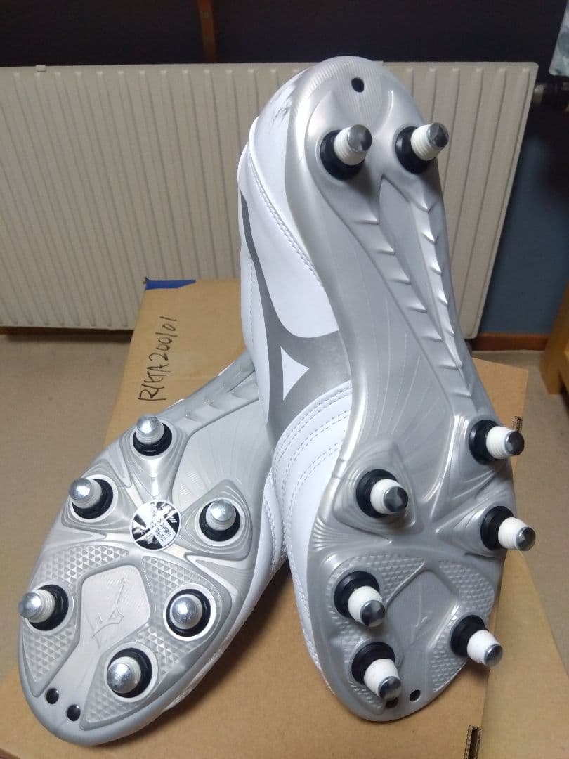 ラグビースパイク／28.5／白×シルバー／R1GA230003／新品・未使用品