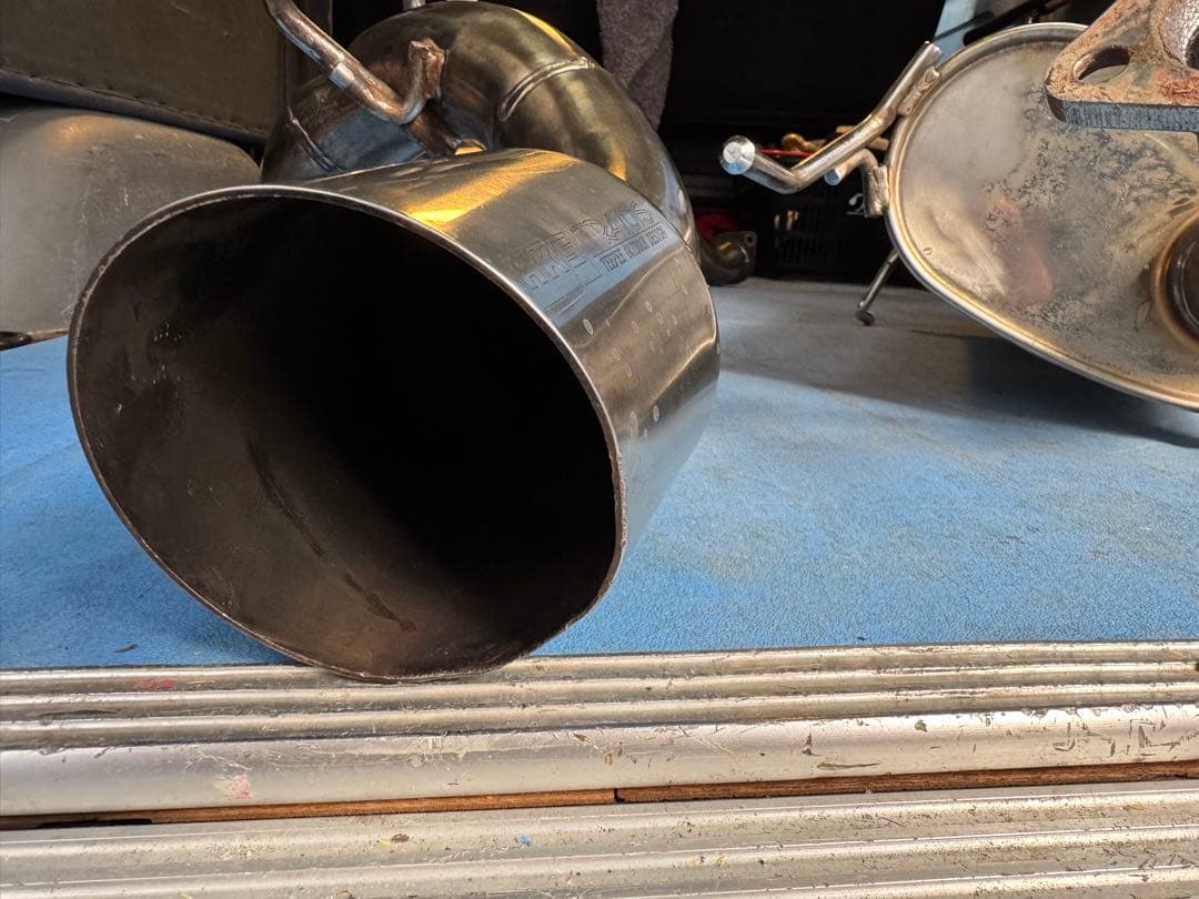 HKS TRAVOIS 200系　ハイエース　マフラー　ガソリン　標準　ナロー