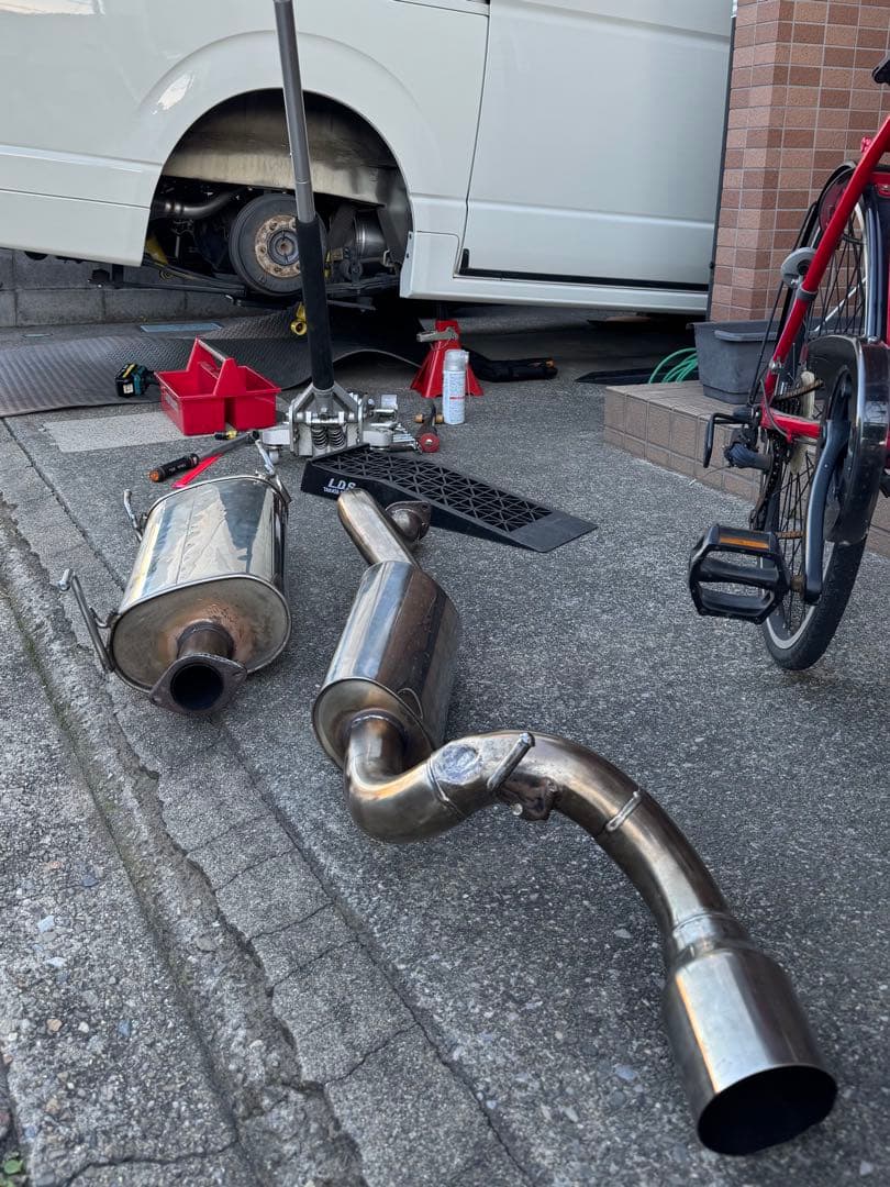 HKS TRAVOIS 200系　ハイエース　マフラー　ガソリン　標準　ナロー