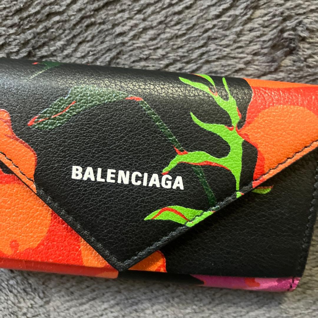 バレンシアガ　キーケース　キーホルダー　ストラップ　財布　花柄　植物