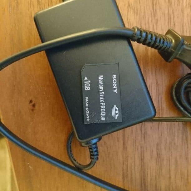 PSP2000 ソフト×2 メモリースティック 充電器 ケース付