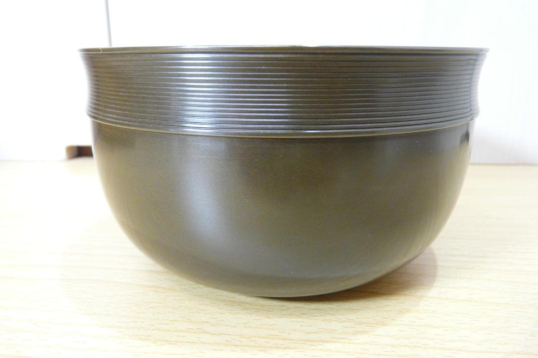 き*た様 京釜師　十五代 大西清右衛門（浄心） 造　唐銅 糸目建水【千家十職】