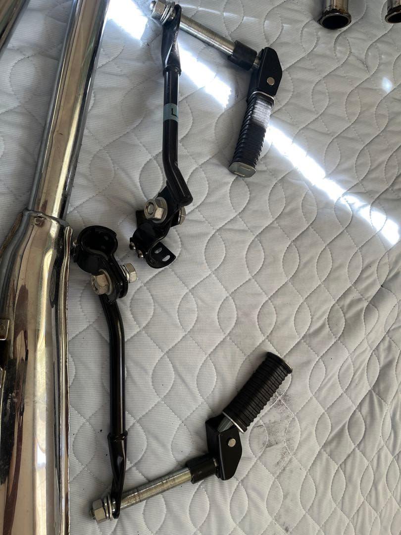 闇矢屋さんの旧ヨンフォア用4本出しマフラーです