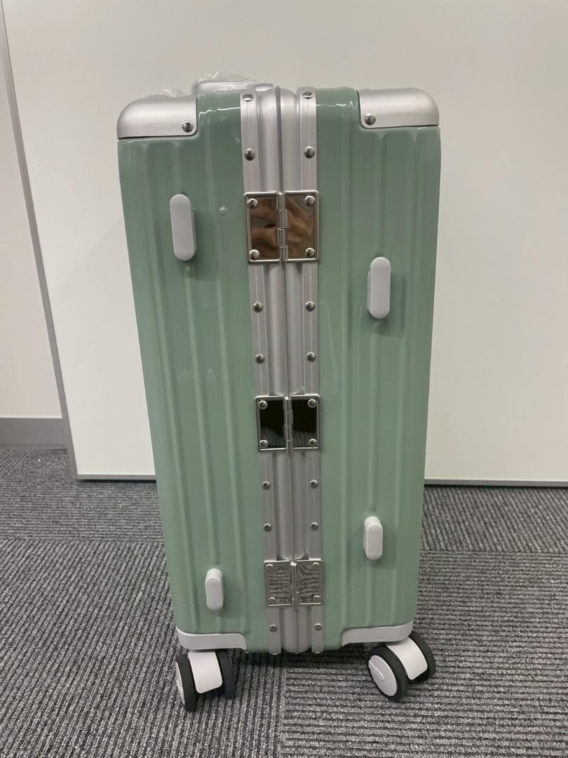 セール中！リベティ多機能キャリーケース【エナメルカーキSサイズ】90