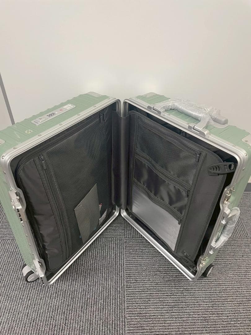 セール中！リベティ多機能キャリーケース【エナメルカーキSサイズ】90