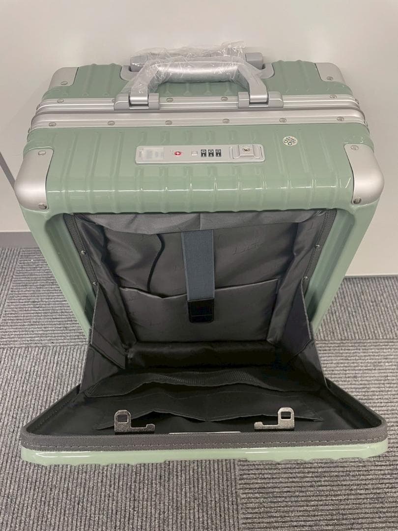 セール中！リベティ多機能キャリーケース【エナメルカーキSサイズ】90