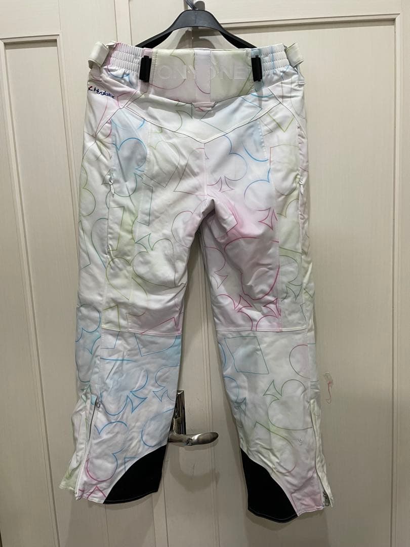 オンヨネ　上下　スキーウェア　Ｍサイズ