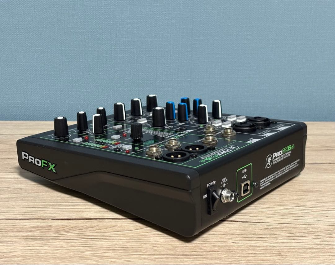 MACKIE PROFX6 v3 本体と電源アダプター、音出し動作確認済み
