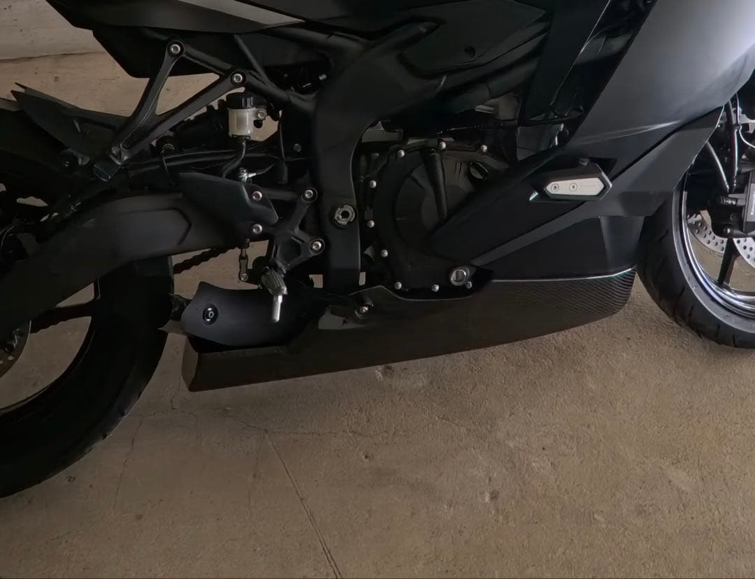 zx4r Magical Racing アンダーカウル 綾織カーボン