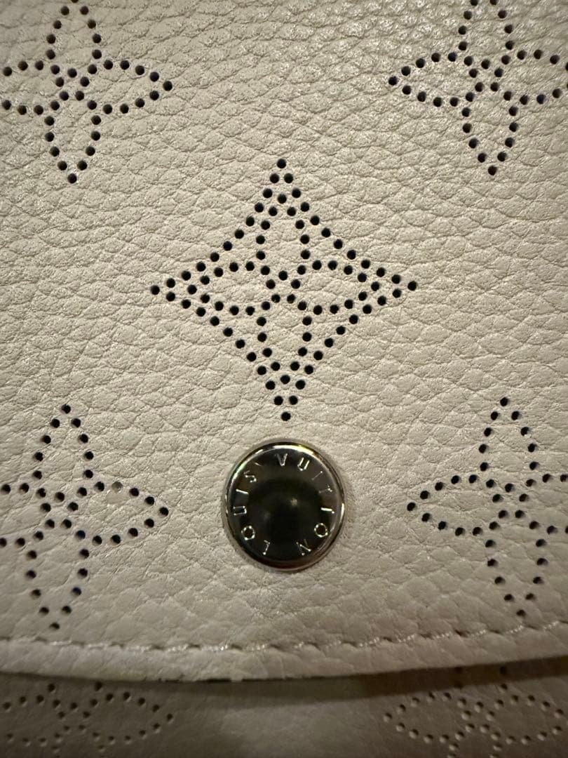 にこ美品ルイヴィトン　ポルトフォイユ　イリスコンパクトマヒナ　二つ折り財布