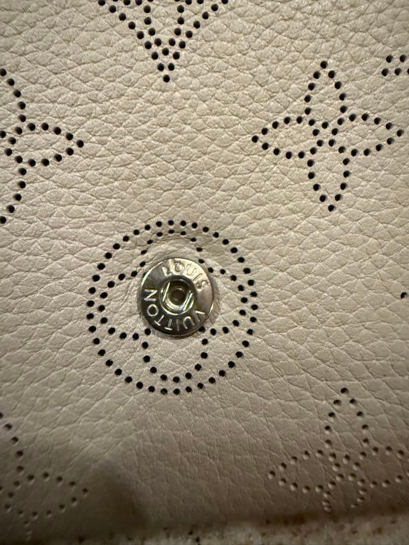 にこ美品ルイヴィトン　ポルトフォイユ　イリスコンパクトマヒナ　二つ折り財布