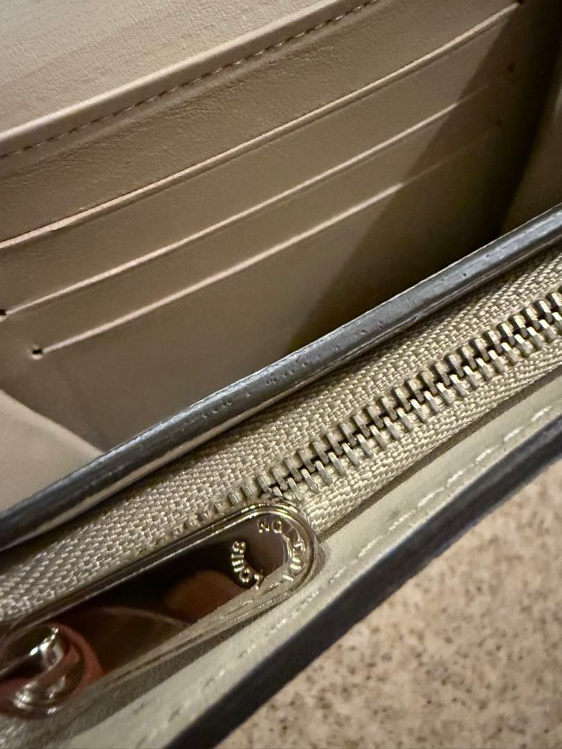 にこ美品ルイヴィトン　ポルトフォイユ　イリスコンパクトマヒナ　二つ折り財布