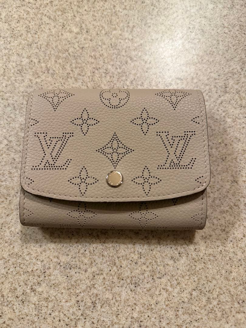 にこ美品ルイヴィトン　ポルトフォイユ　イリスコンパクトマヒナ　二つ折り財布