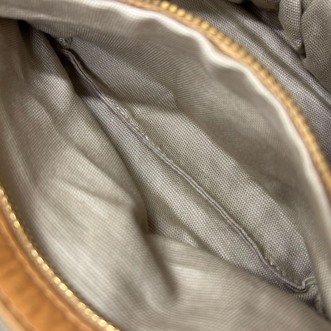 【良品】トリーバーチ　チェーンショルダーバッグ　レザー　ロゴ金具　肩掛け　大容量