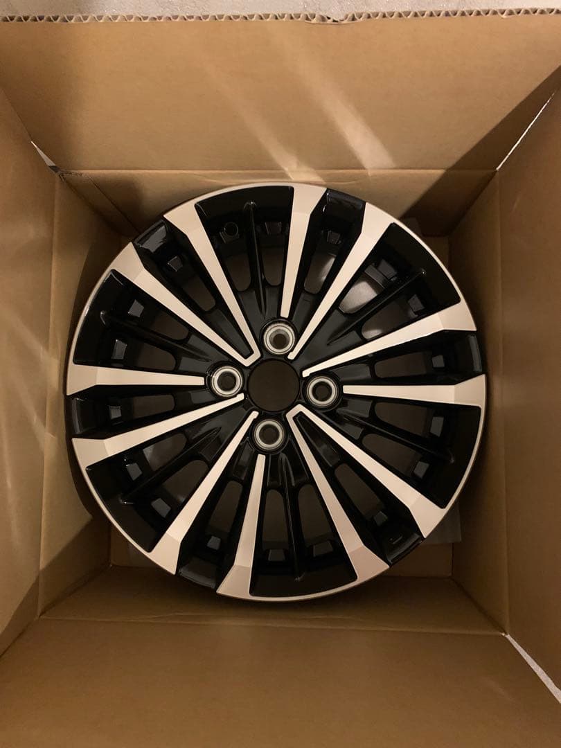 新品　ルーミー15インチホイール1本