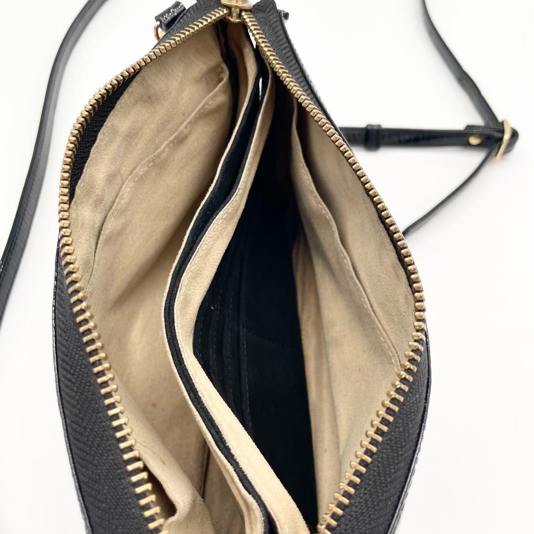 ATAO アタオ　ブーブー　ショルダーバッグ　エナメル　タッセル　ブラック