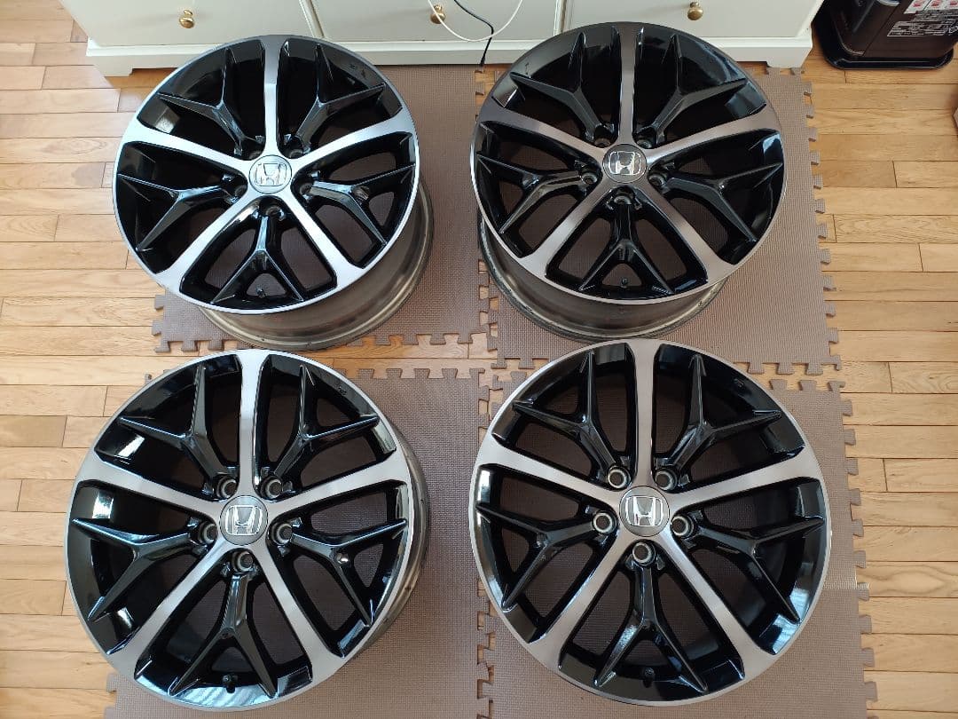 ​【極美品】シビック ハッチバック FK7 後期 純正ホイール 18インチ 4本