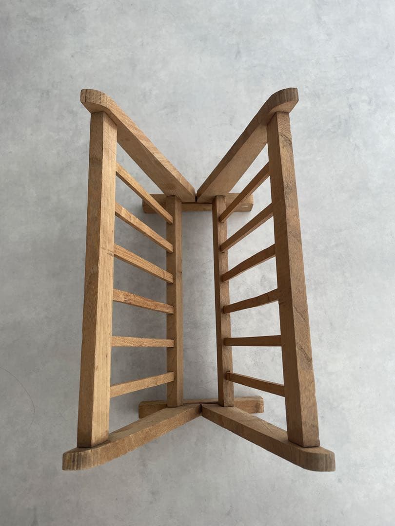 アンティークの荷物置き