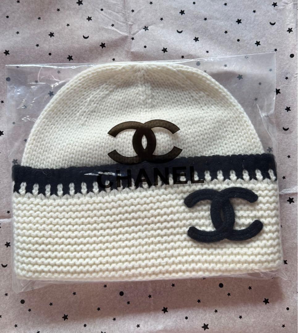 CHANEL ニット帽 ホワイト　かわいい帽子　ロゴ刺繍　白帽子chanel