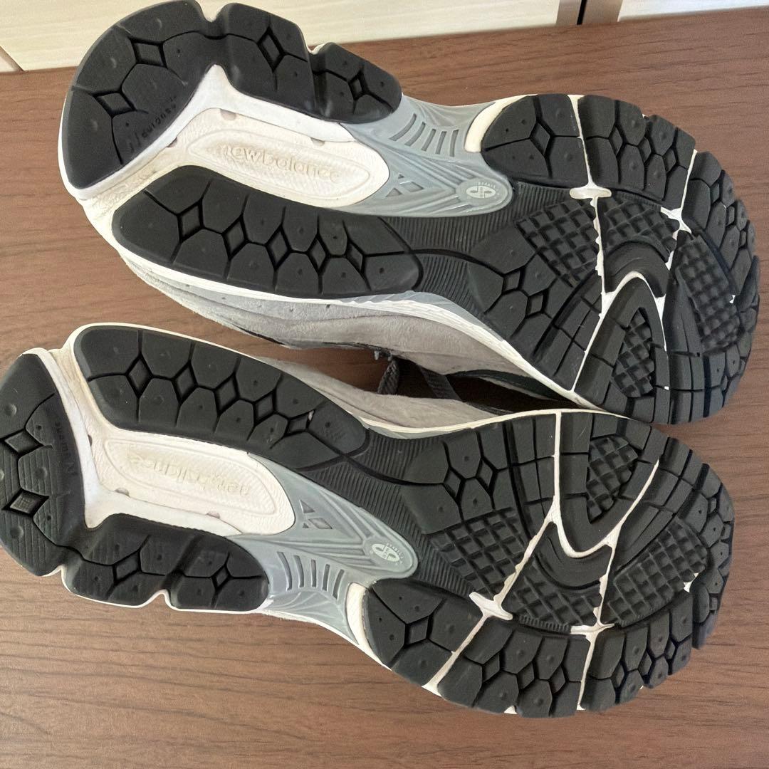 ニューバランス 2002R NEW BALANCE スニーカー　グレー